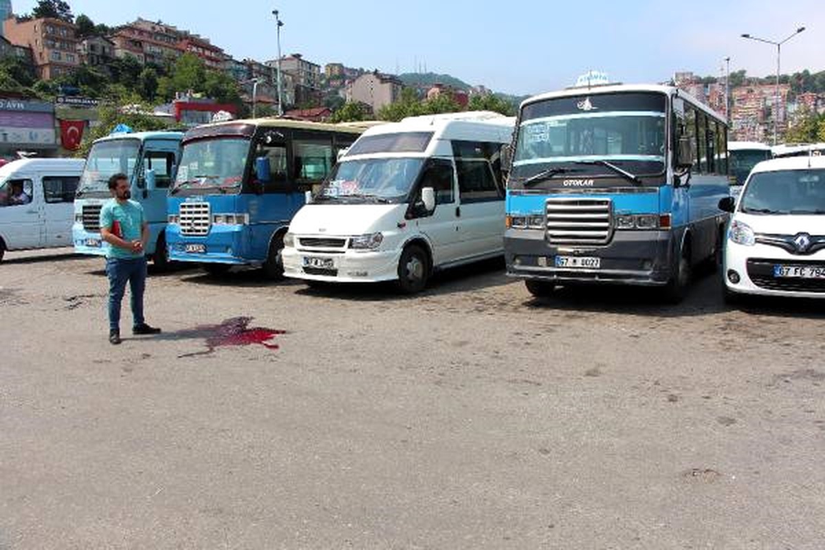 Zonguldak\'ta Dolmuş Şoförleri Kavga Etti: 3 Yaralı