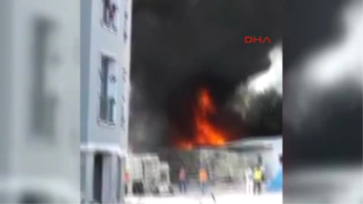 Adana Inşaatta Çıkan Yangın Korkuttu