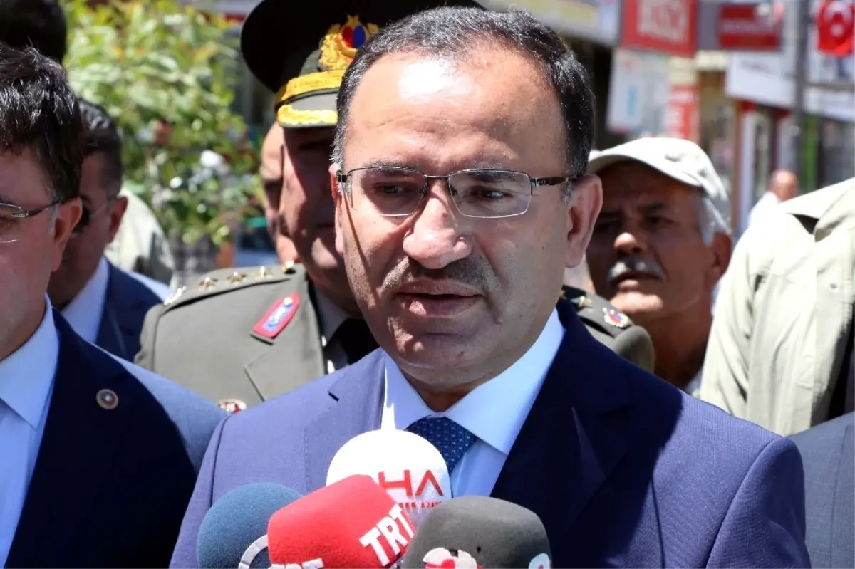 Bakan Bozdağ\'dan Tek Tip Kıyafete Ilişkin Açıklama