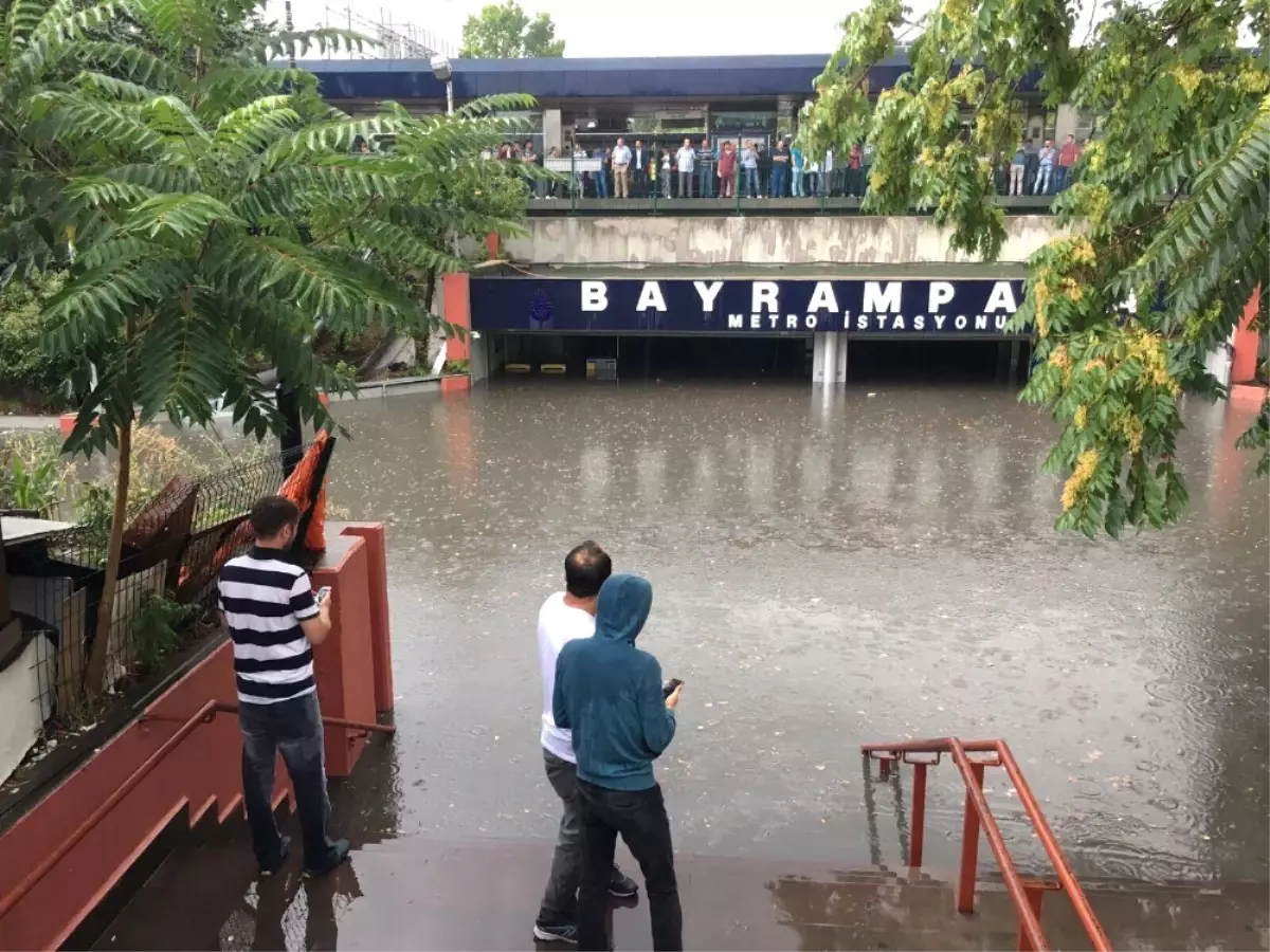 Bayrampaşa Metro Istasyonunu Su Bastı