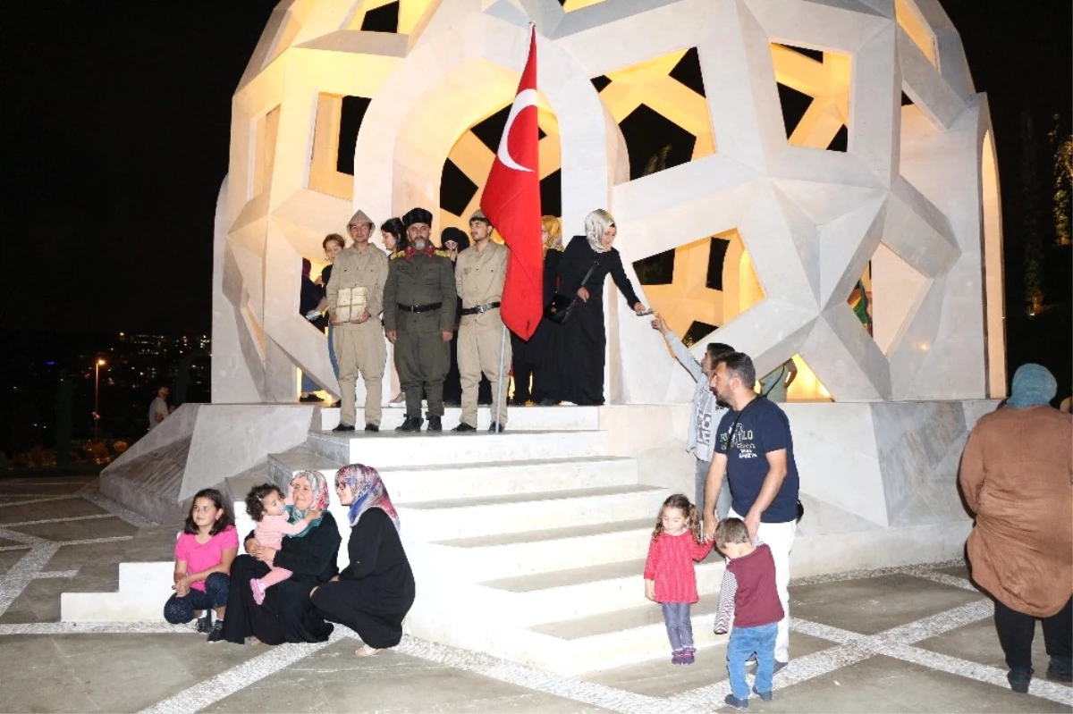 Çanakkale Gazisinin Torunları 15 Temmuz Şehitler Anıtı\'nda Nöbet Tuttu