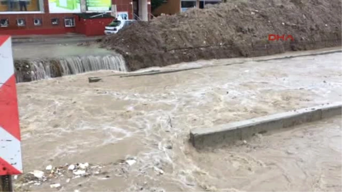 Çerkezköy Trakya\'da Sağanak Yağış Etkili Oldu