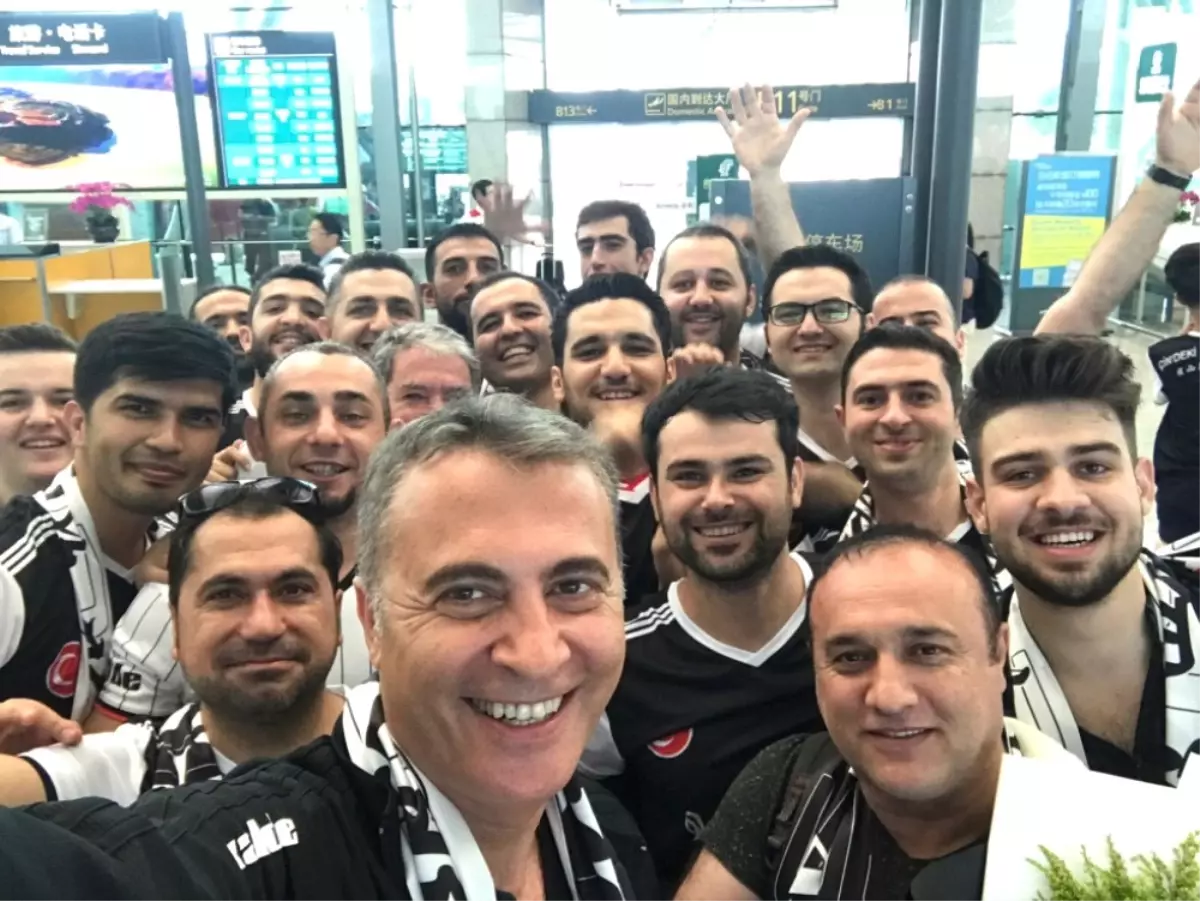 Fikret Orman\'ı Guangzhou\'da Taraftarlar Karşıladı