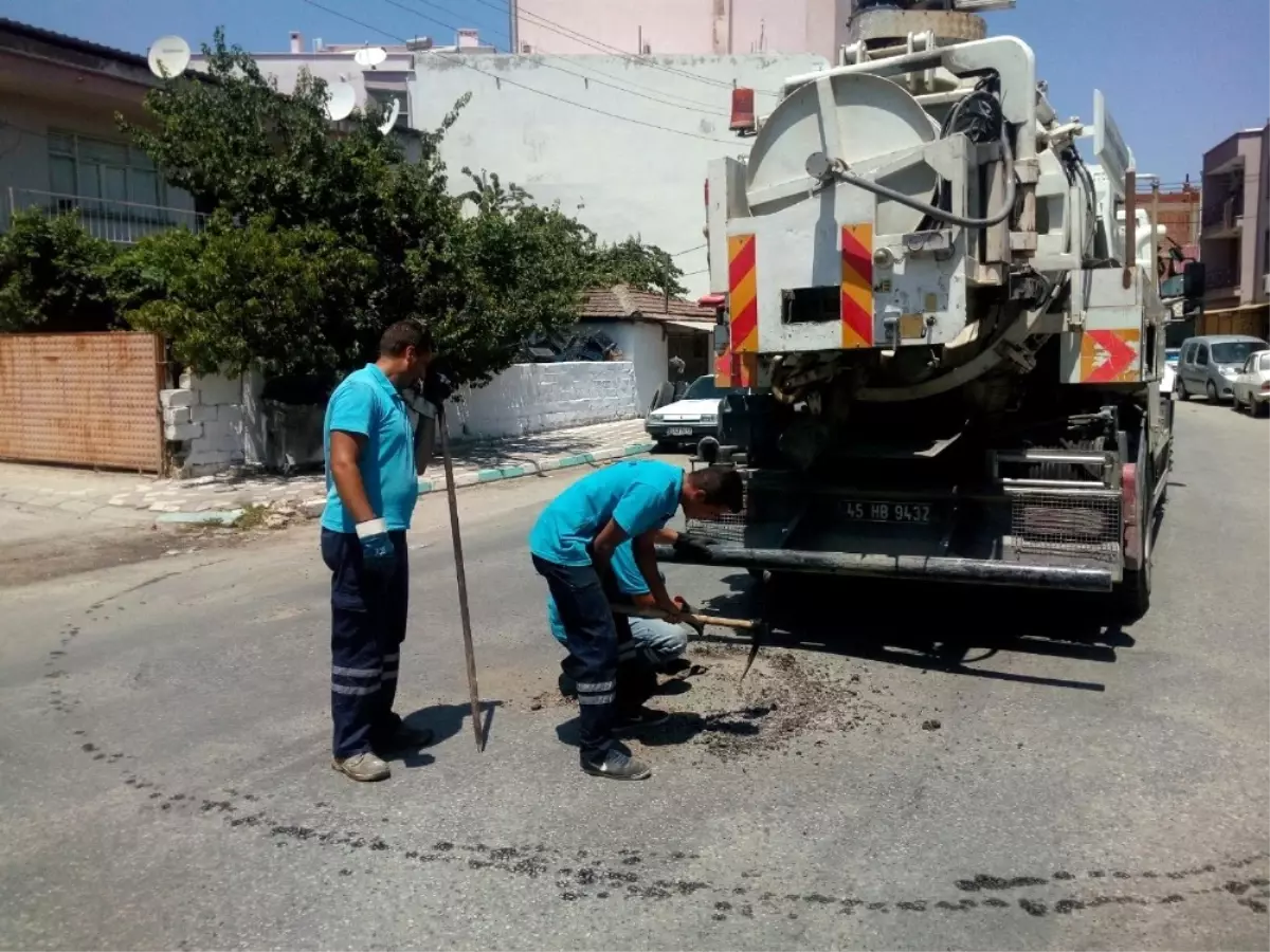 Gölmarmara\'nın Ana Kanalizasyon Hattı Temizlendi