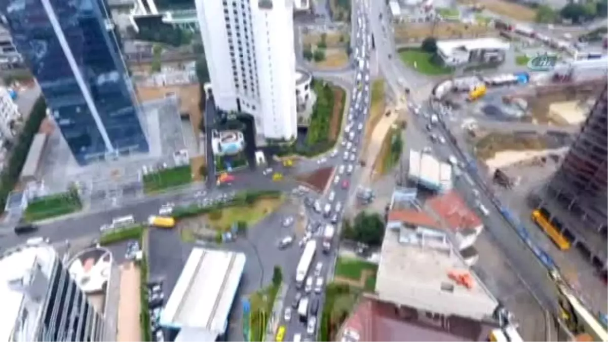 Halkalı\'da Yoğun Trafik ve Sel Havadan Böyle Görüntülendi