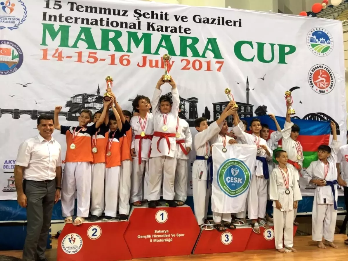 İhlas Koleji Karetecileri Tatami\'de Gürledi