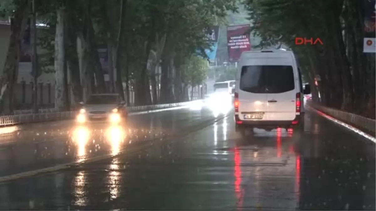 Istanbul Yağmura Teslim