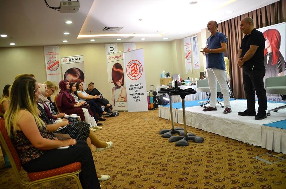 Kuaförlere Ücretsiz Topuz ve Renklendirme Eğitimi