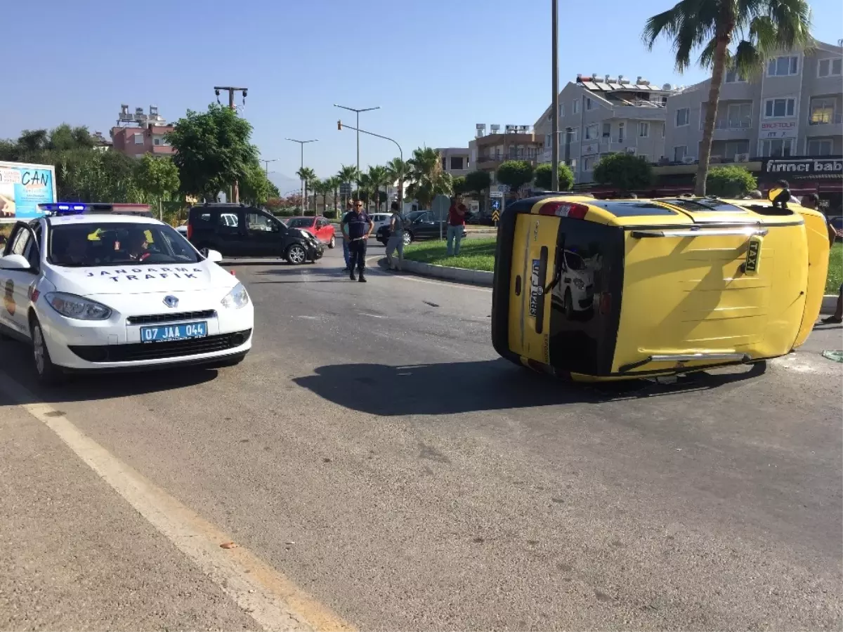 Manavgat\'ta Trafik Kazası: 9 Yaralı