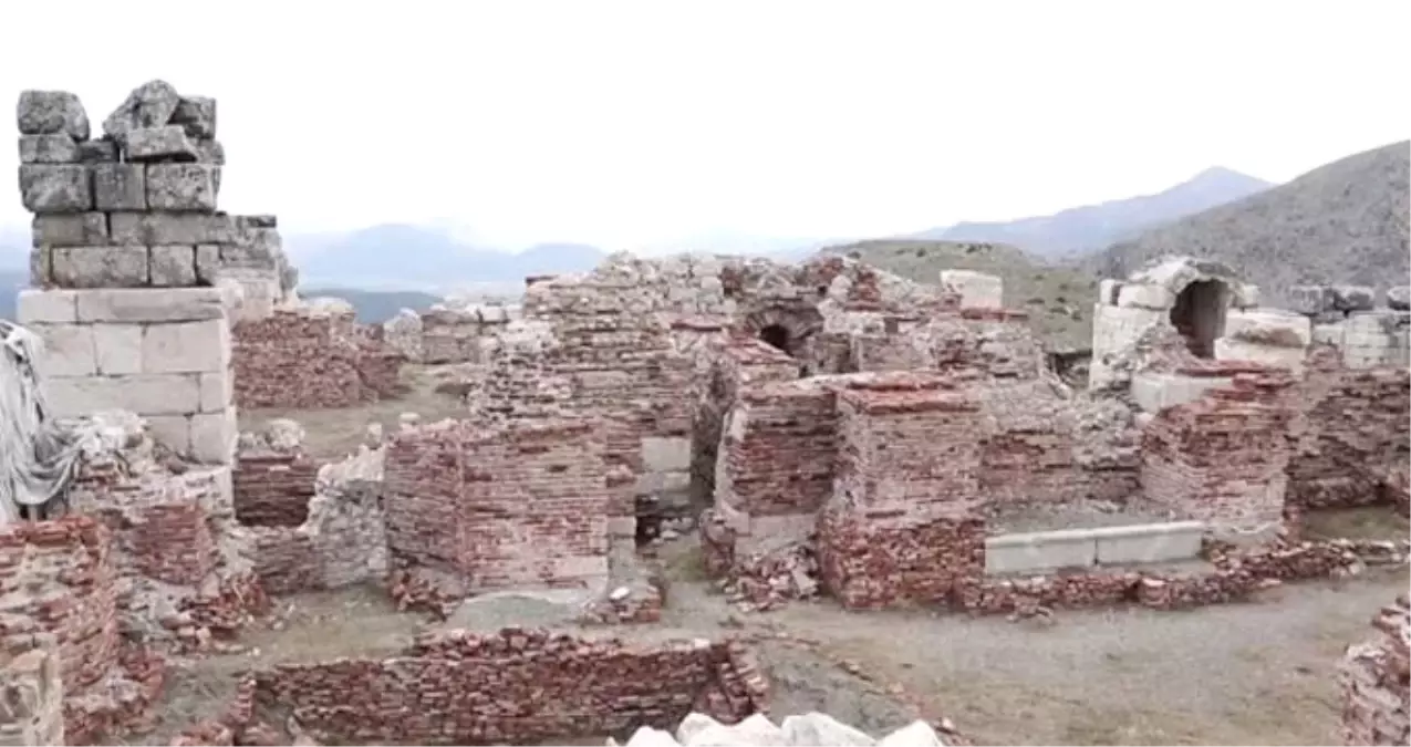 Burdur\'un Sagalassos Antik Kenti\'ne Turistler Yoğun İlgi Gösteriyor