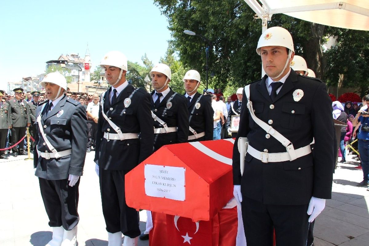 Şehit Polis Memuru Karaman\'da Son Yolculuğuna Uğurlandı