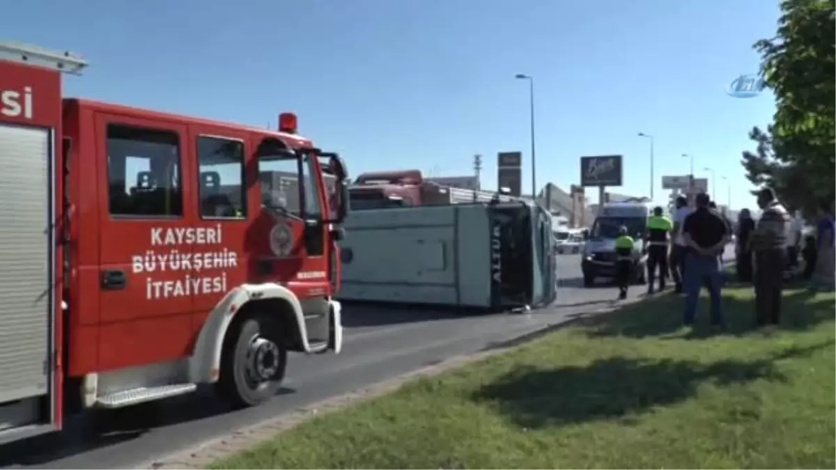 Suriyeli İşçileri Taşıyan Minibüs Devrildi