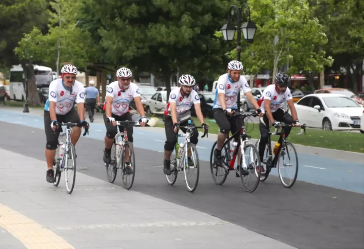 15 Temmuz Şehitleri İçin Konya\'dan Çanakkale\'ye 1600 Kilometre Pedal Çevirdiler