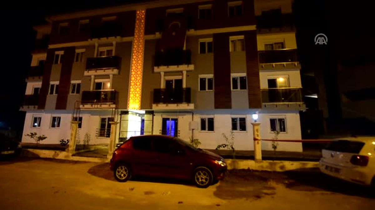 Antalya\'da Silahla Vurulan Kadın Polis Memuru Hayatını Kaybetti