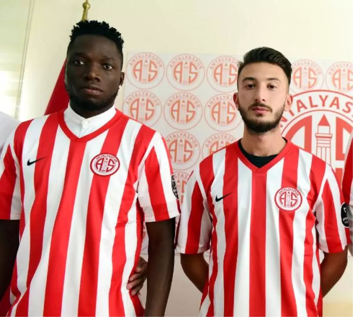 Antalyaspor\'da Anıl ve Rennie ile Yollar Ayrıldı