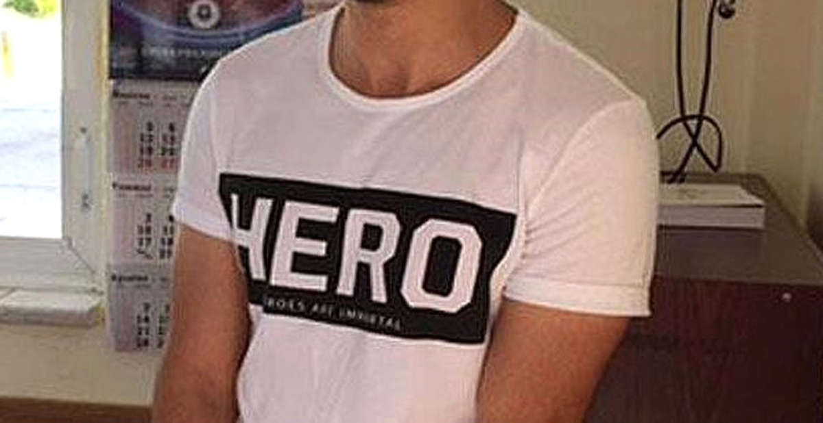Aydın\'da \'Hero\' Yazılı Tişört Giyen Gence Gözaltı