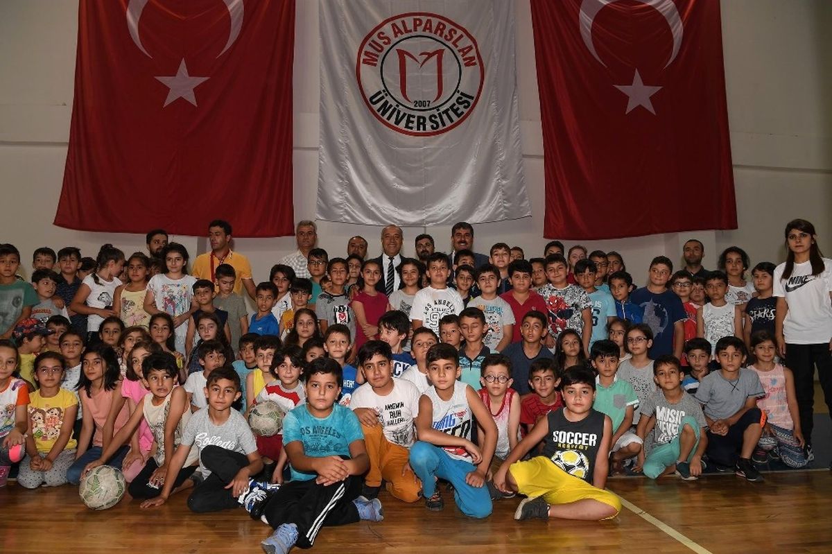 Başkan Asya ve Rektör Polat, Yaz Kurslarını Ziyaret Etti