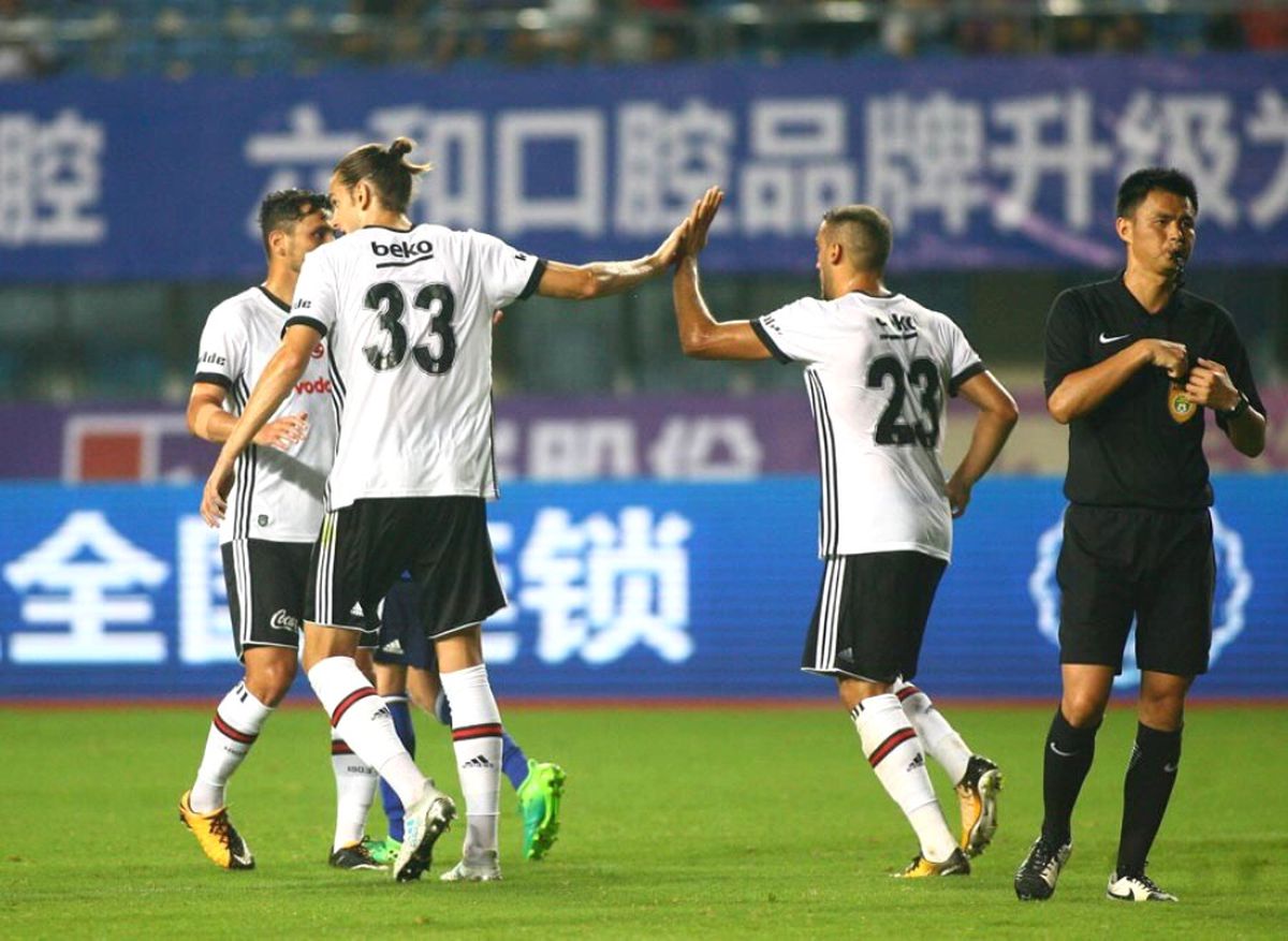 Beşiktaş, Schalke 04\'e 3-2 Mağlup Oldu