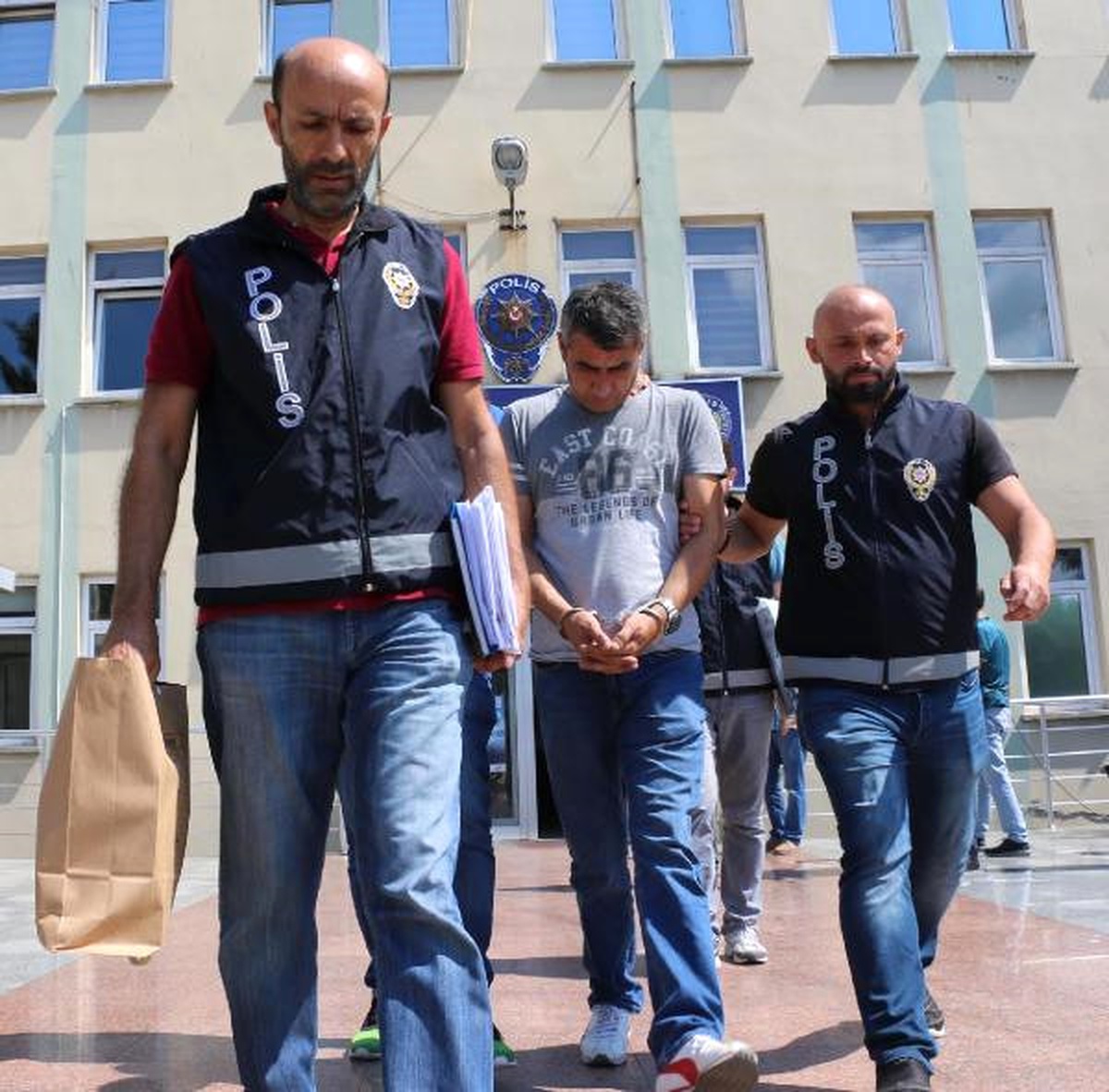 Boşanma Davası Açan Eşinin Aracına Oyuncak Bomba Yerleştiren Koca Adliyede