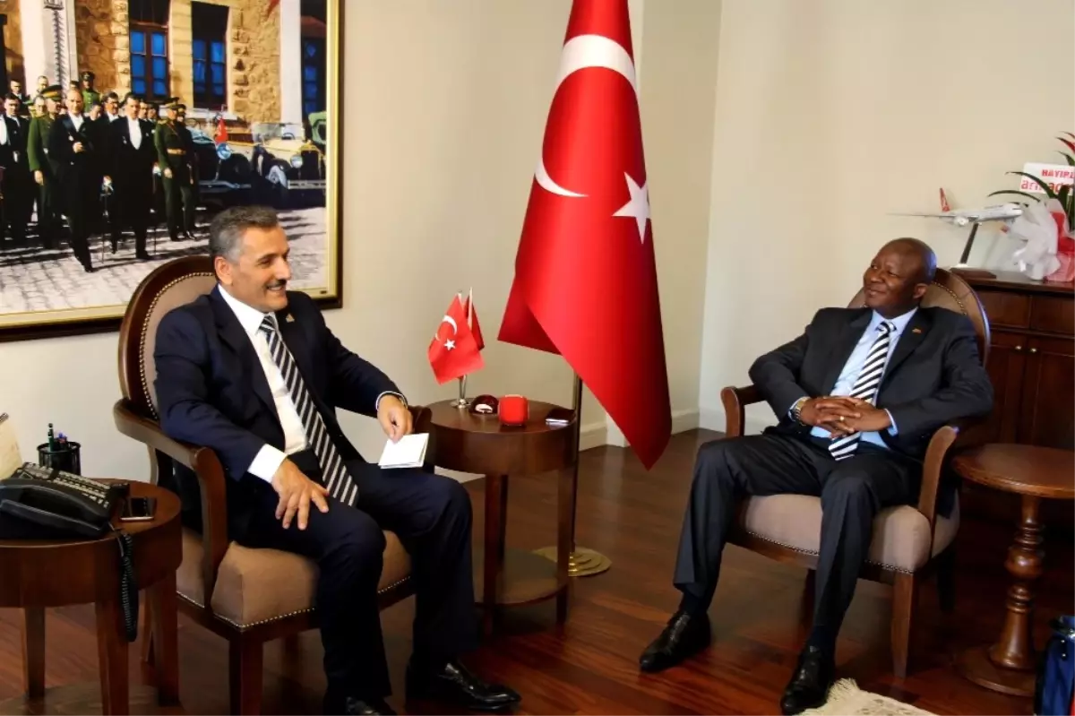 Büyükelçi Malefane: "Demokrasi, Güney Afrika ve Türkiye İçin Vazgeçilemez"