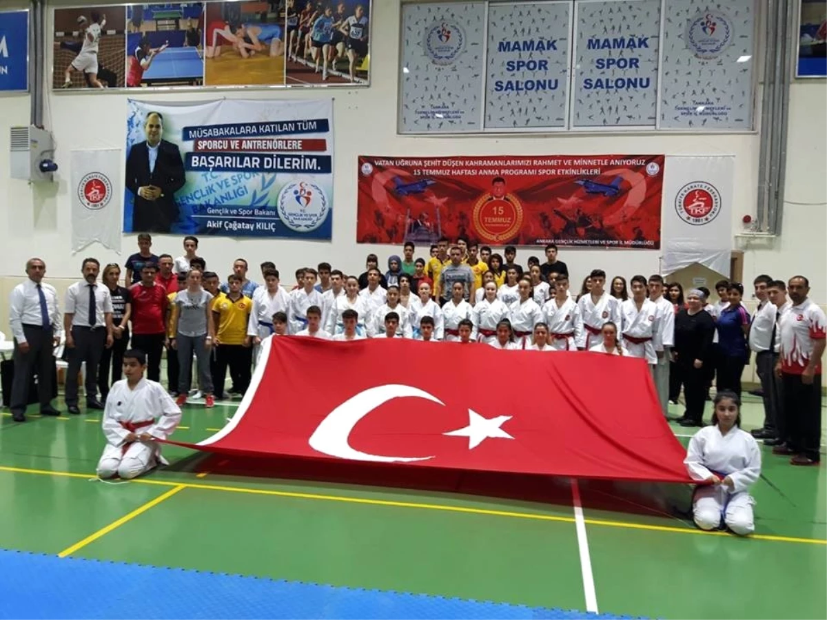 Büyükşehir\'in Minik Karatecilerinden Büyük Başarı