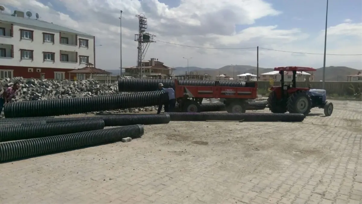 Çaldıran Belediyesinden Sulama Kanalı Yapımı