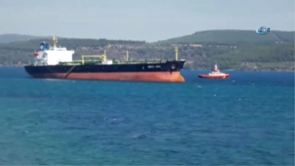 Çanakkale Boğazı\'nda Karaya Oturan Tanker Kurtarıldı