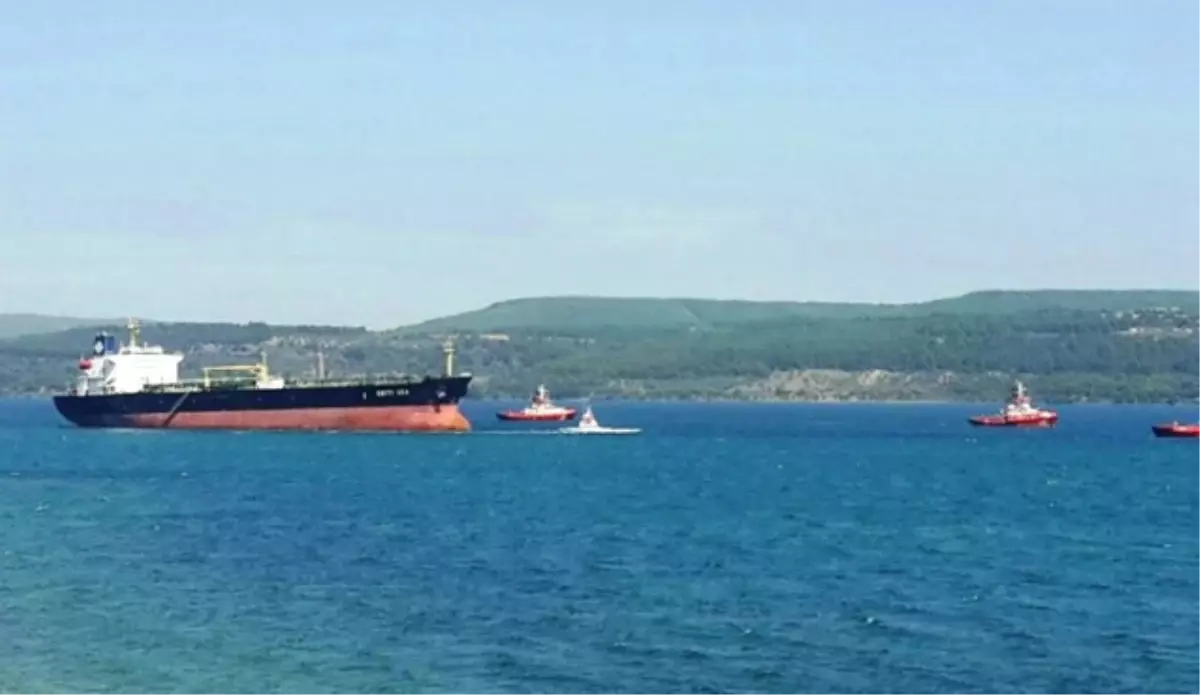 Çanakkale Boğazı\'nda Karaya Oturan Tanker Kurtarıldı