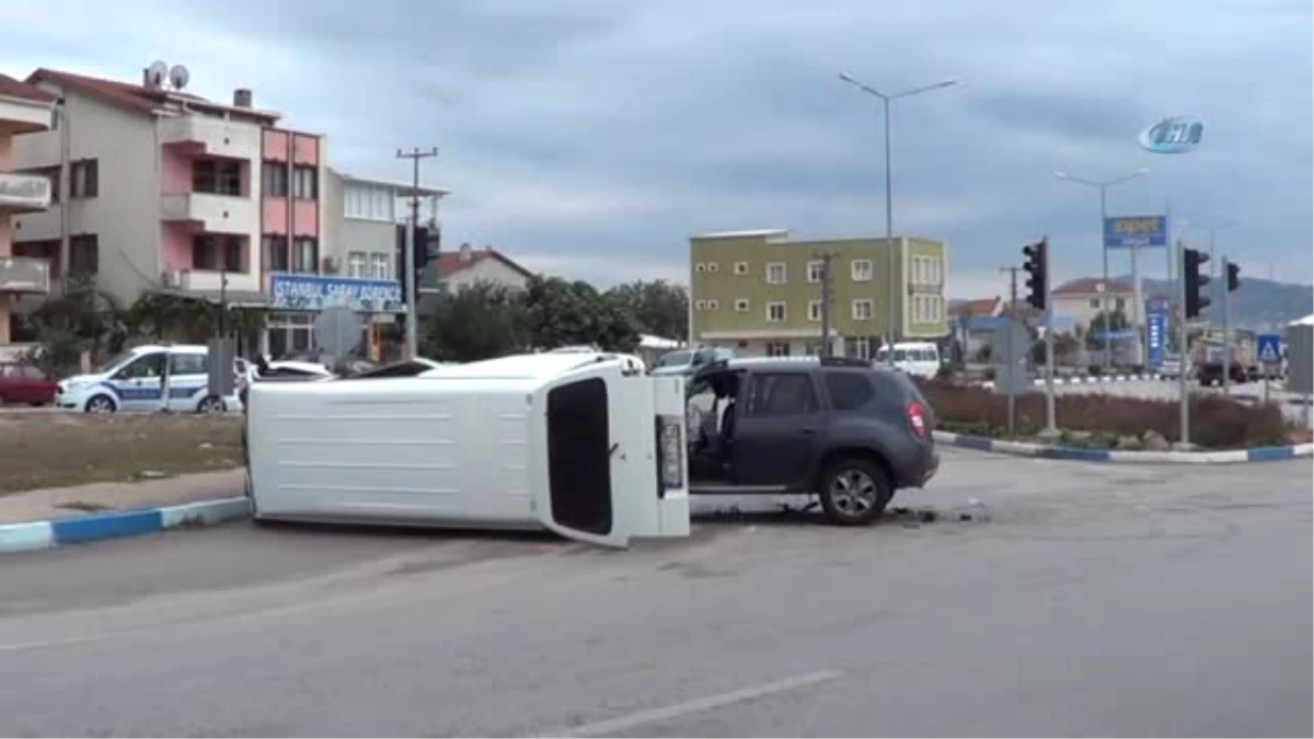 Çanakkale\'de Trafik Kazası: 4 Yaralı