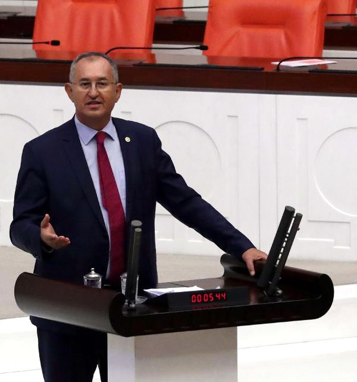 CHP\'li Sertel\'den Atatürk ve Türk Bayrağı Kapatıldı İddiası