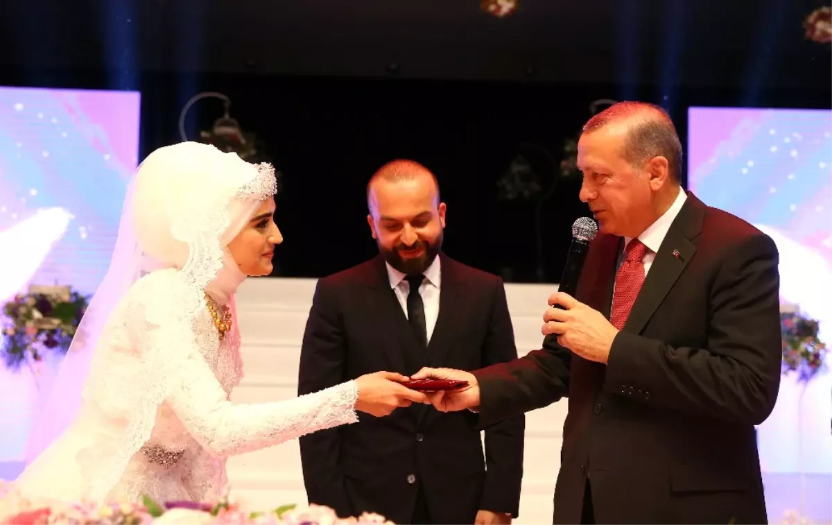 Cumhurbaşkanı Erdoğan Nikah Şahidi Oldu