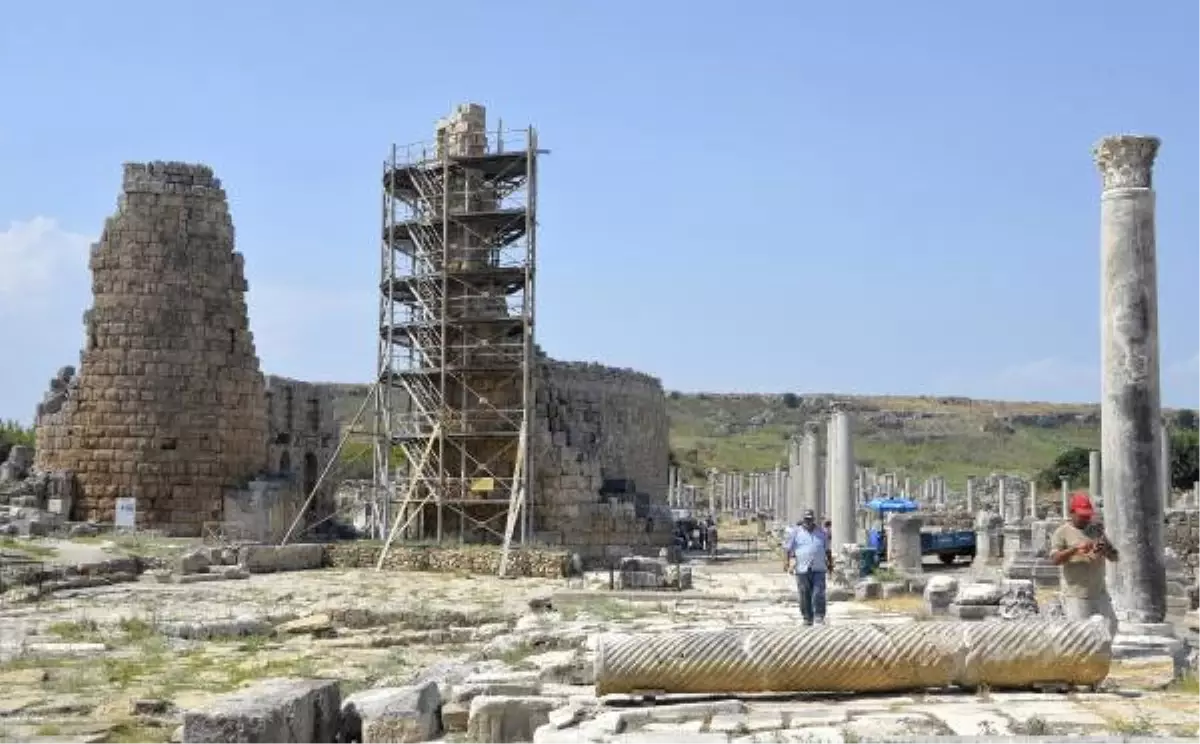 Dünyaca Ünlü Antik Kent Perge \'Sürgün Yeri\' Oldu\' İddiası