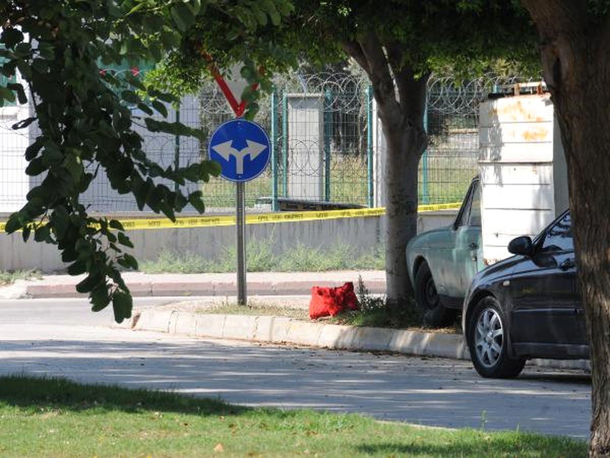 Emniyet Önünde Şüpheli Paket Paniği