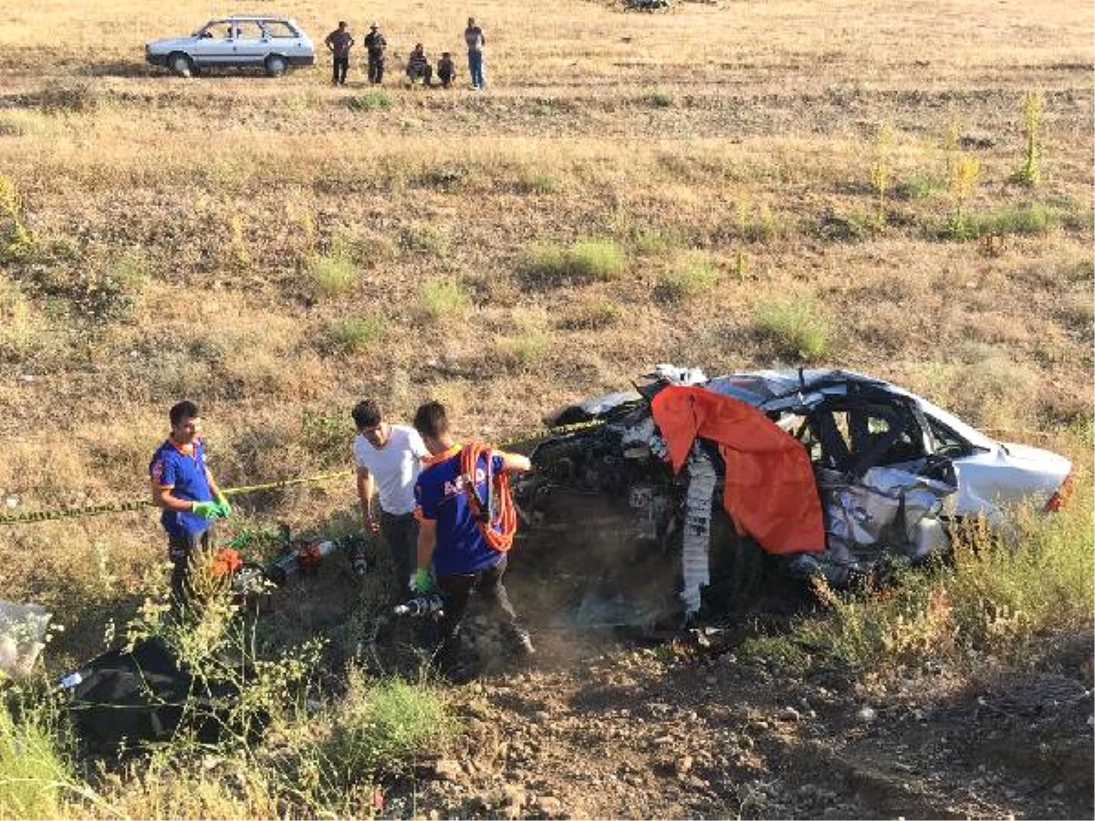 Erzincan- Sivas Karayolunda 2 Otomobil Çarpıştı: 3 Ölü, 7 Yaralı (2)