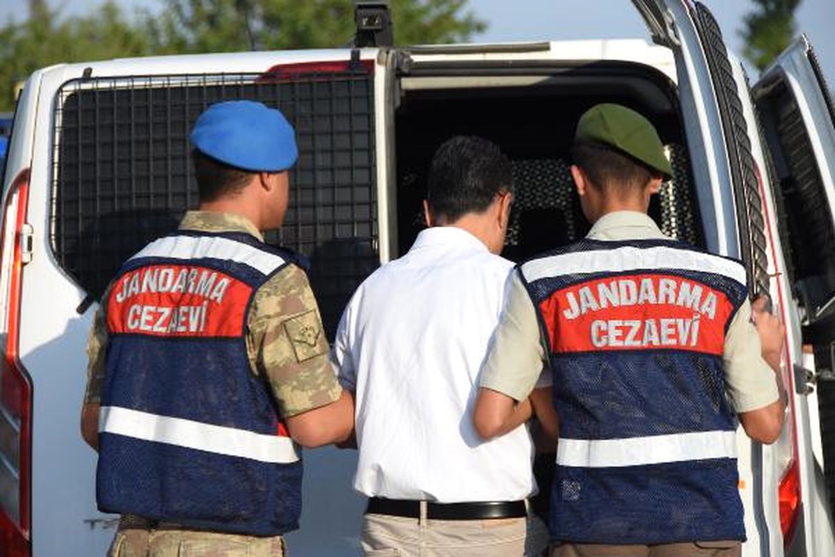 Güçlük Çıkartan Darbeci Askerler Ayrı Araçlarda Getirildi (4)