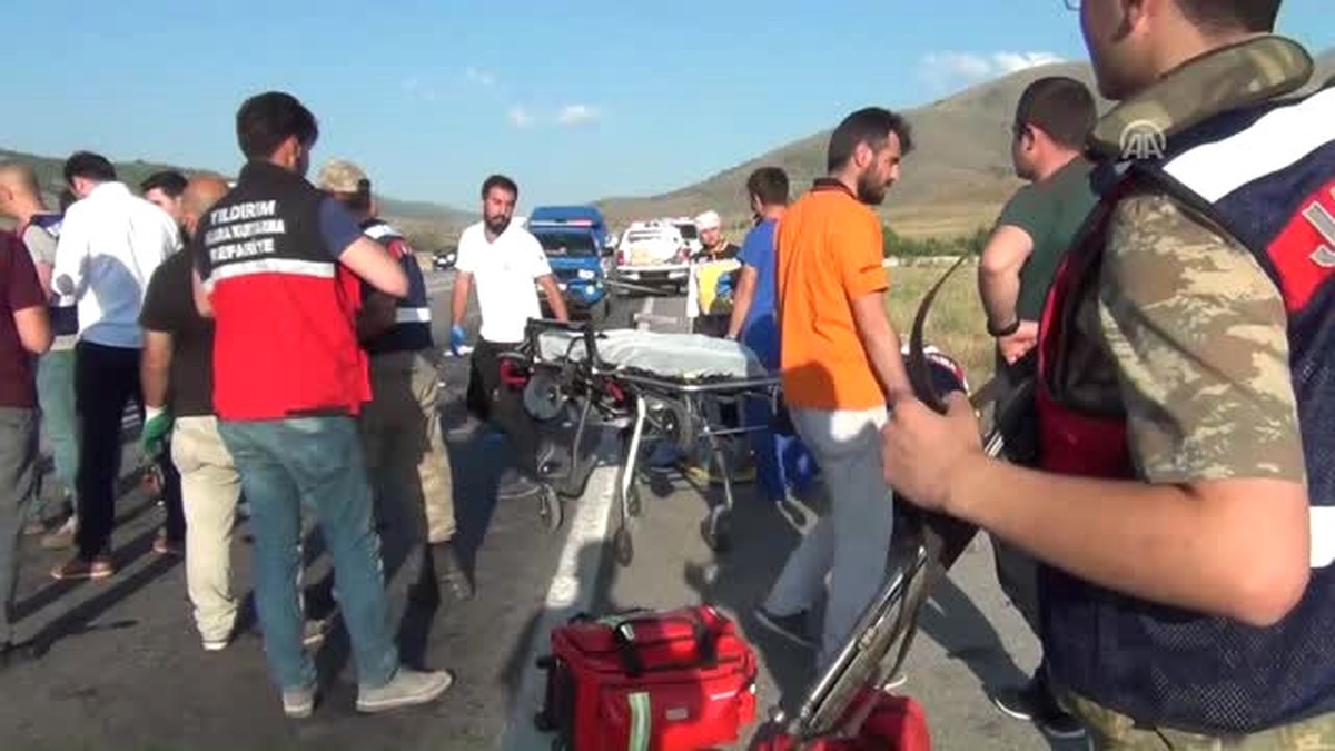 Güncelleme - Erzincan\'da Trafik Kazası: 4 Ölü, 5 Yaralı