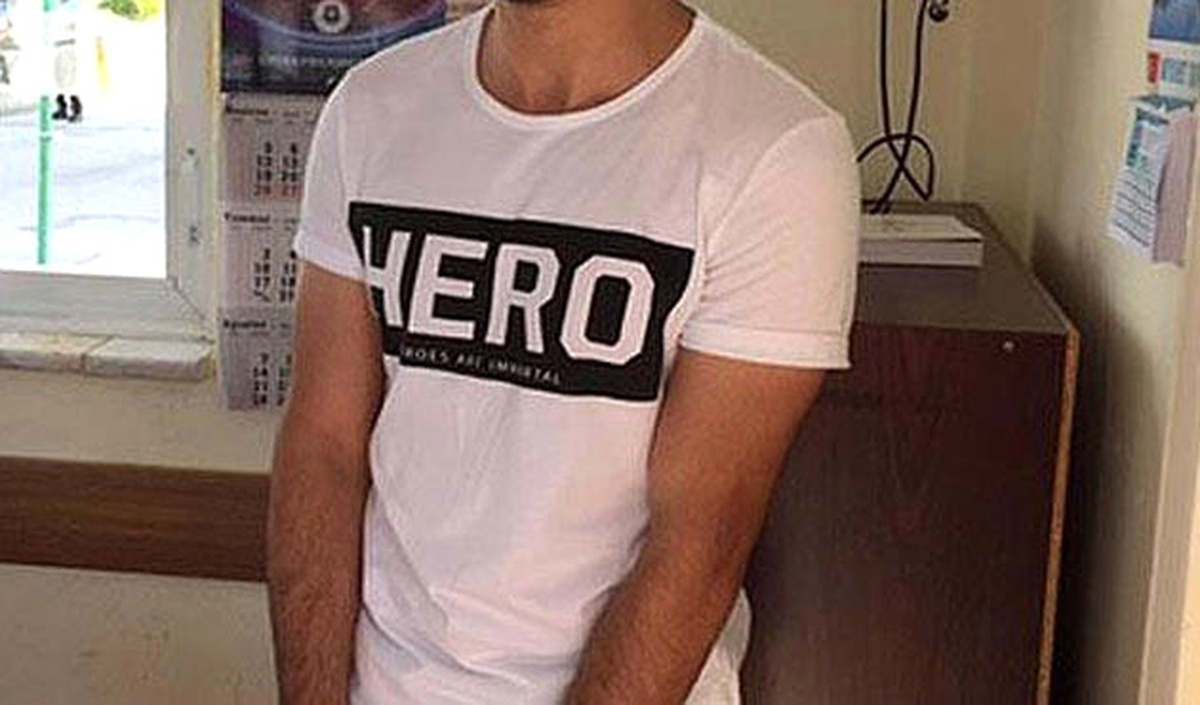 Hero Yazılı Tişörtü Giyen 2 Üniversitel Serbest Bırakıldı