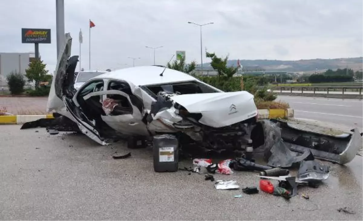 Hurdaya Dönen Otomobilden Sağ Kurtuldu