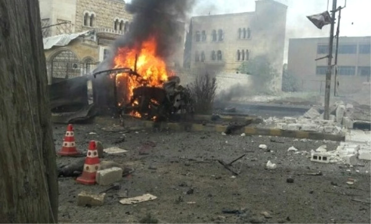 İdlib\'de Bomba Yüklü Araç Patlatıldı: 3 Ölü