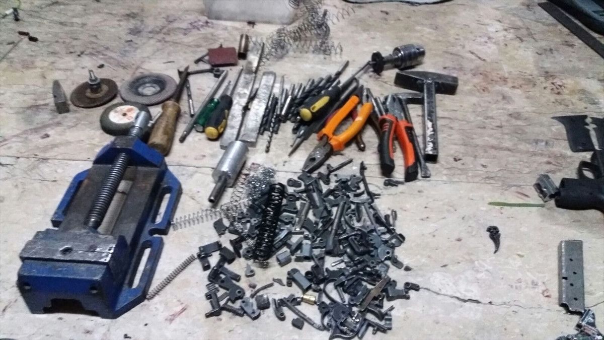 Kaçak Silah Imalatı Yapılan Eve Operasyon