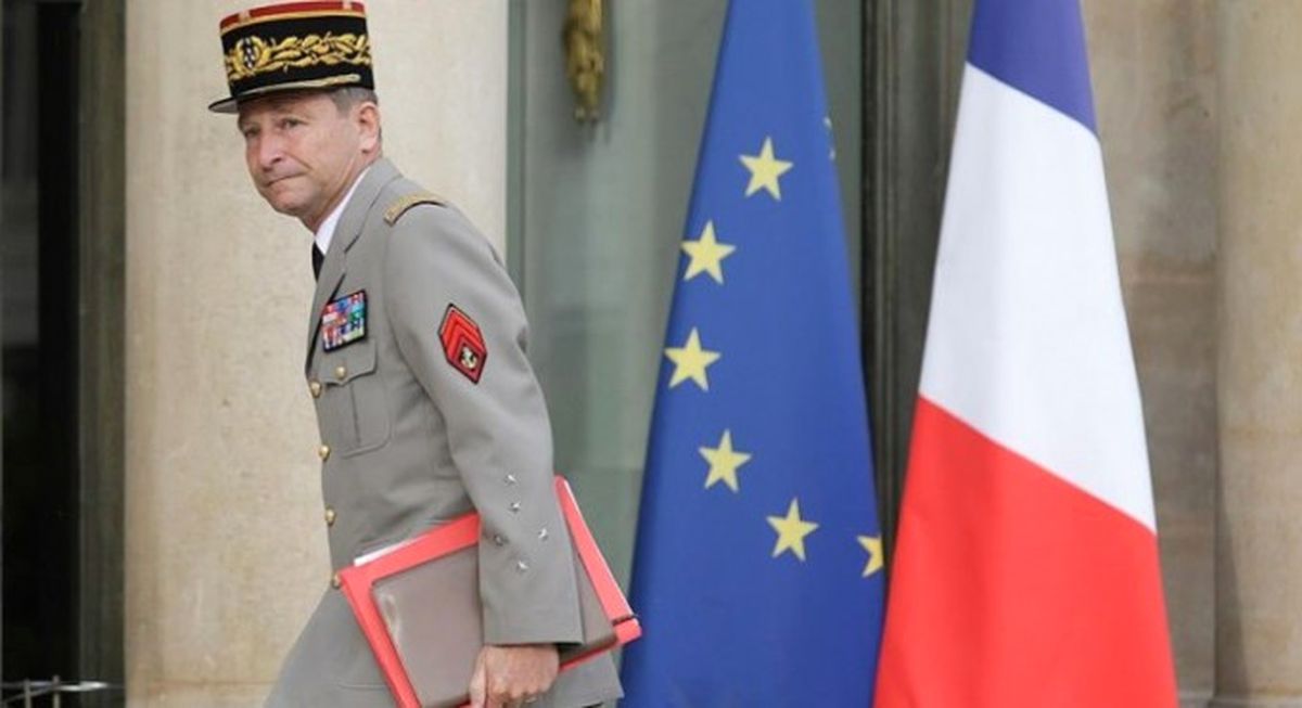 Macron "Gitsin" Dedi, İstifa Etti