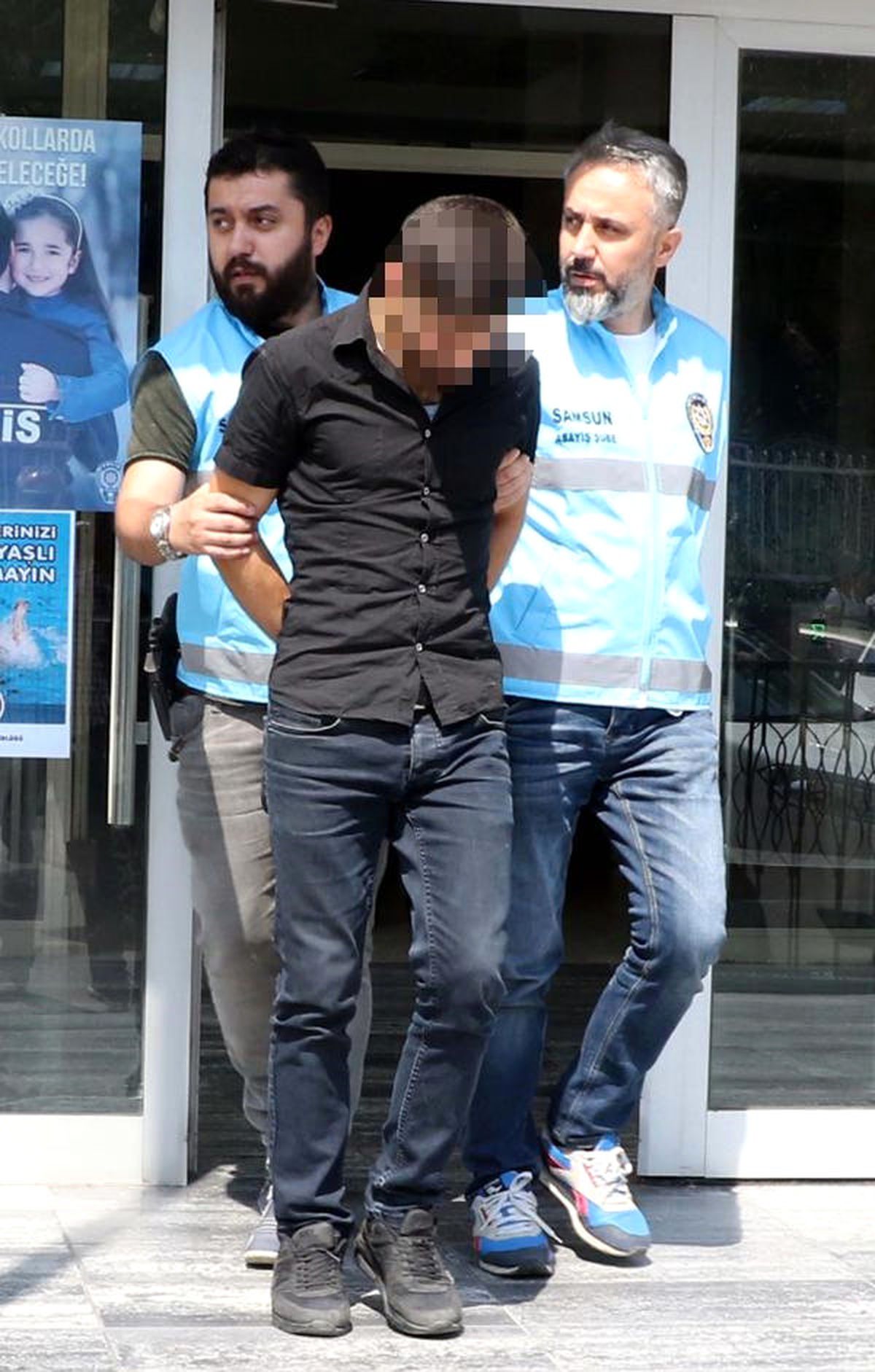 Polis Olduğunu Söyleyerek 2 Travesti ve 1 Kadını Gasp Etti