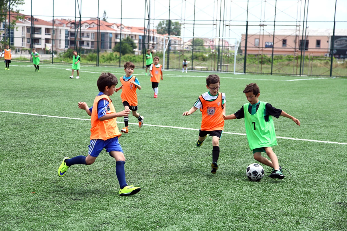 Sapanca\'da Yaz Futbol Okullarında Eğitimler Sürüyor