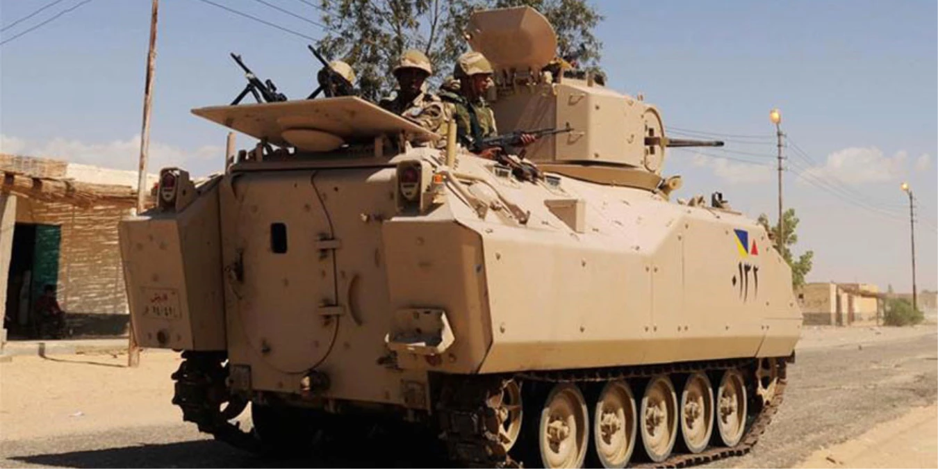 Sina\'da Askeri Araca Saldırı: 8 Ölü