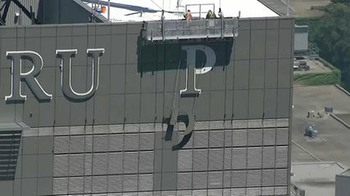 Trump\'ın Adı Lüks Otelden Kaldırıldı