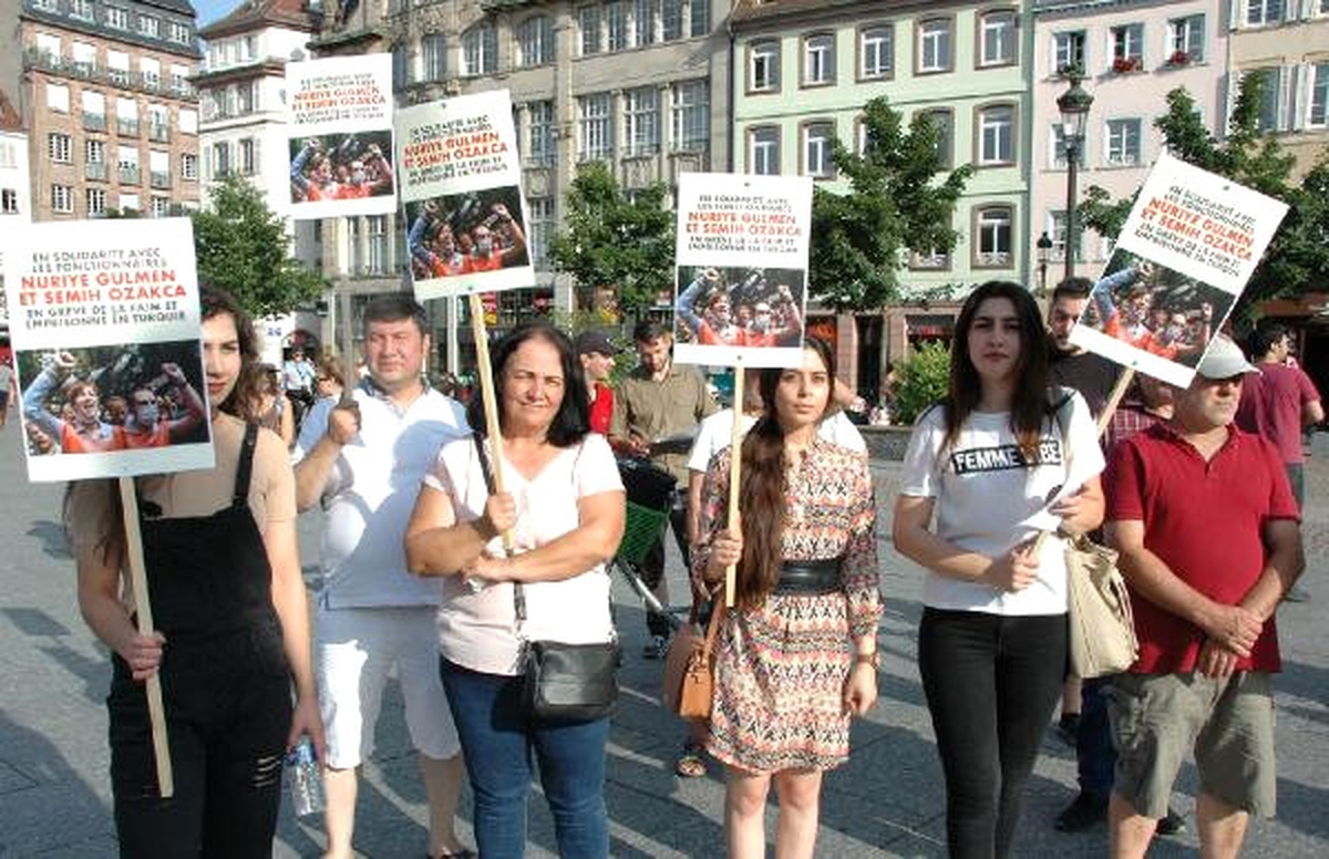 Tutuklu Akademisyenler İçin Fransa\'da Dayanışma Mitingi Yapıldı