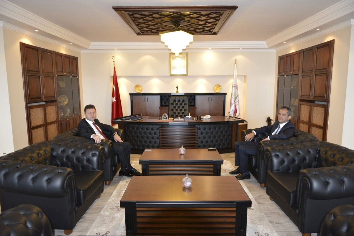 Yıkılmaz\'dan Rektör Özer\'e Ziyaret