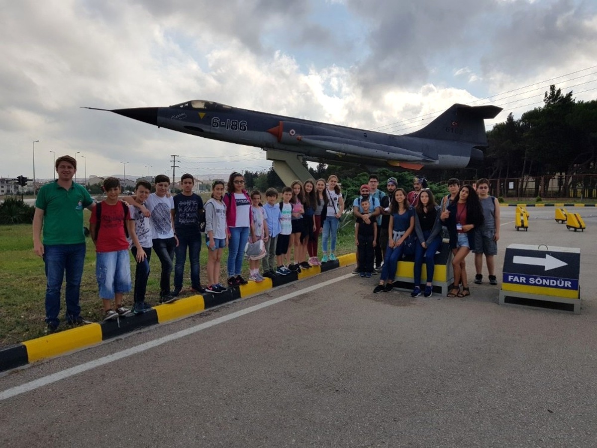 60 Çocuk 6\'ıncı Ana Jet Üstünde F-16 Simülasyonuyla Deneyim Yaşadı
