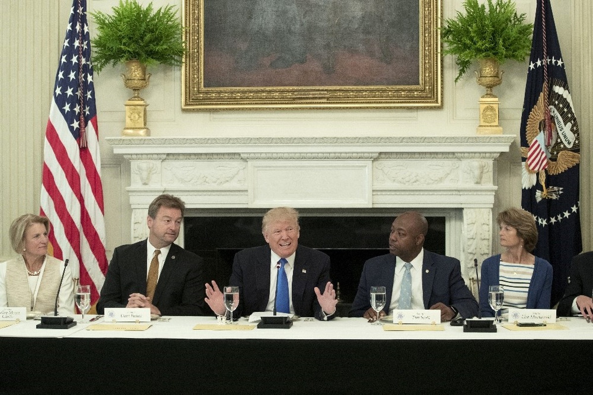 ABD Başkanı Trump, Beyaz Saray\'da Cumhuriyetçi Senatörleri Ağırladı