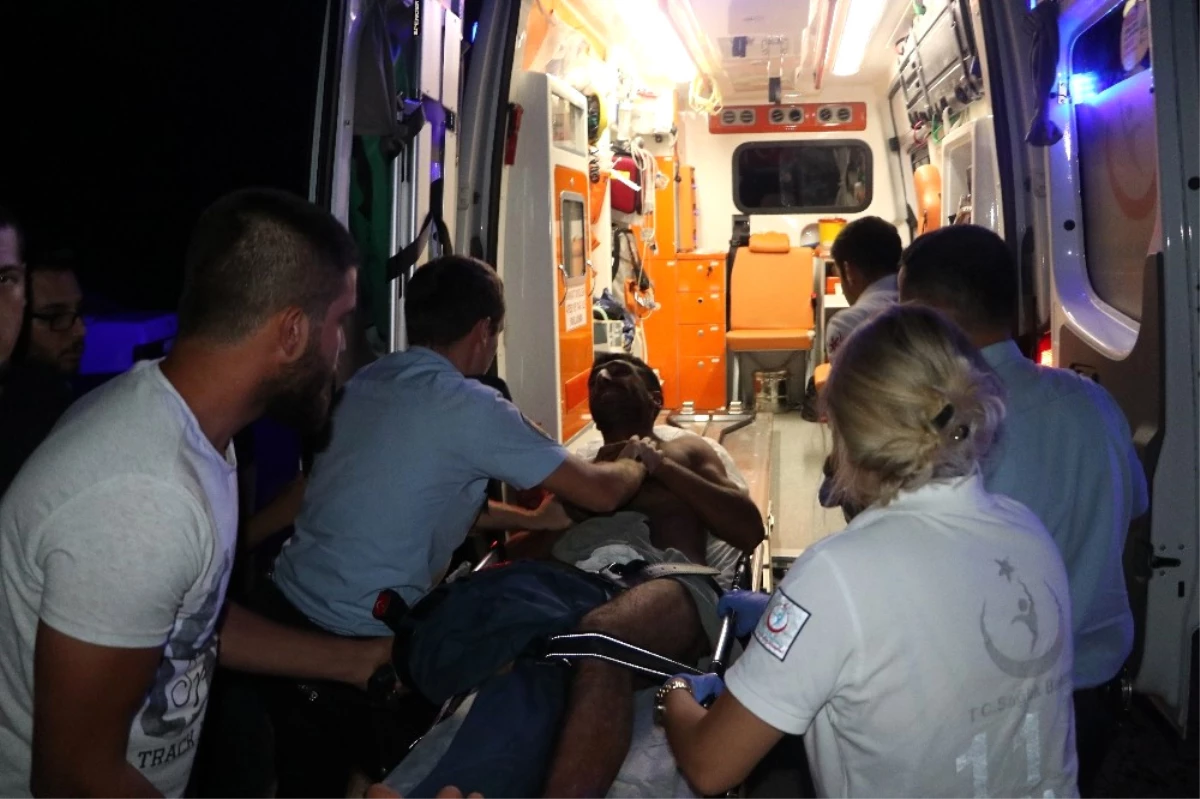Adana\'da Göle Atlayarak İntihar Etmeye Çalışan Adamı Vatandaşlar Kurtardı